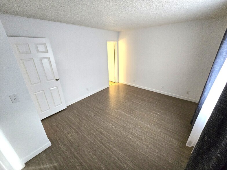 More Photos Of , Las Vegas Multifamily For Sale