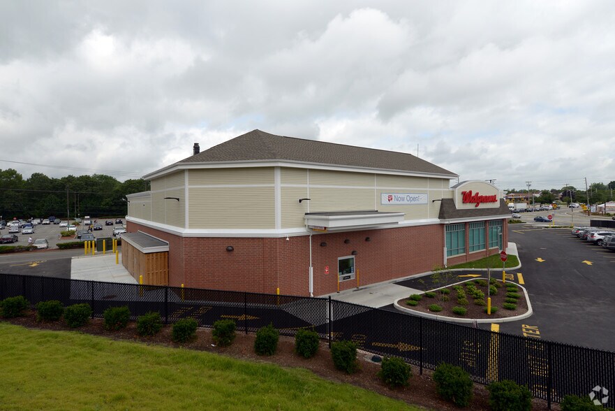 More Photos Of 1 Eddie Dowling Hwy, North Smithfield Drugstore For Sale