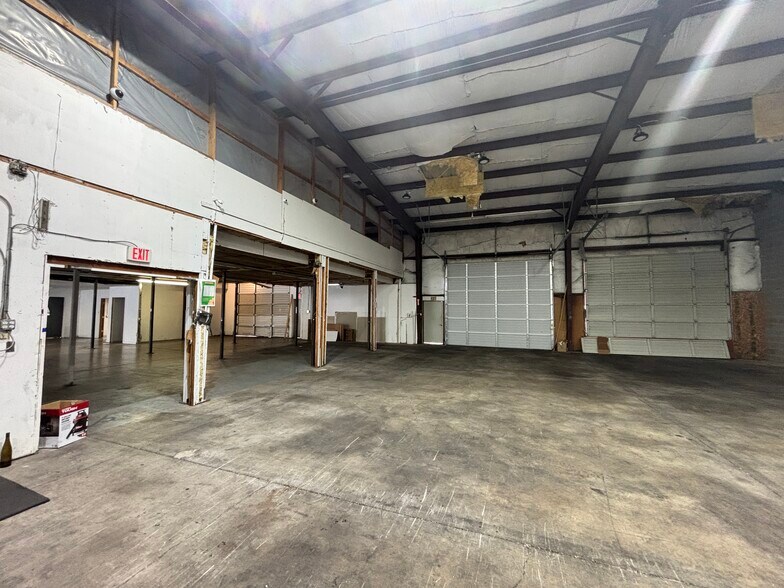 More Photos Of 2618 Cherry Ave NE, Salem Industrial For Sale