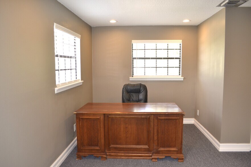 More Photos Of 217 W Seminole Ave, Melbourne Office For Lease