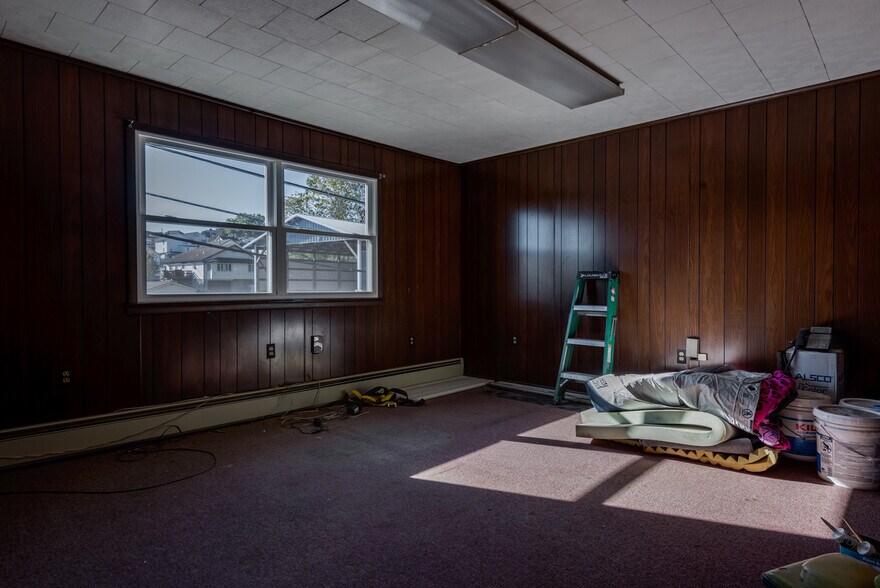 More Photos Of 77 N Market St, Nanticoke Distribution For Lease
