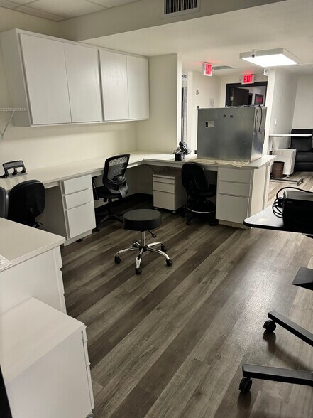 More Photos Of 1302 N Stanton St, El Paso Medical For Sale