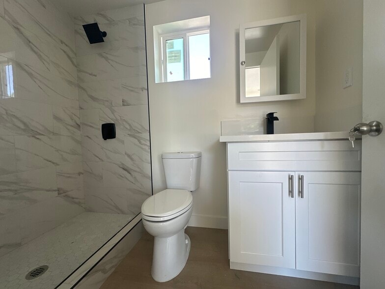 More Photos Of 426-430 E 17th St, Long Beach Apartments For Sale
