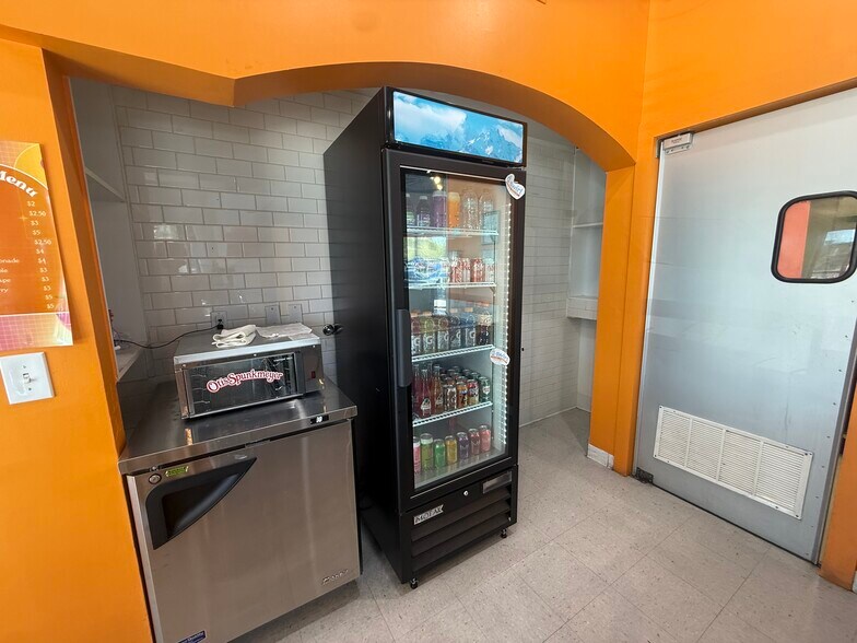 More Photos Of 790 Coronado Center Dr, Henderson General Retail For Lease