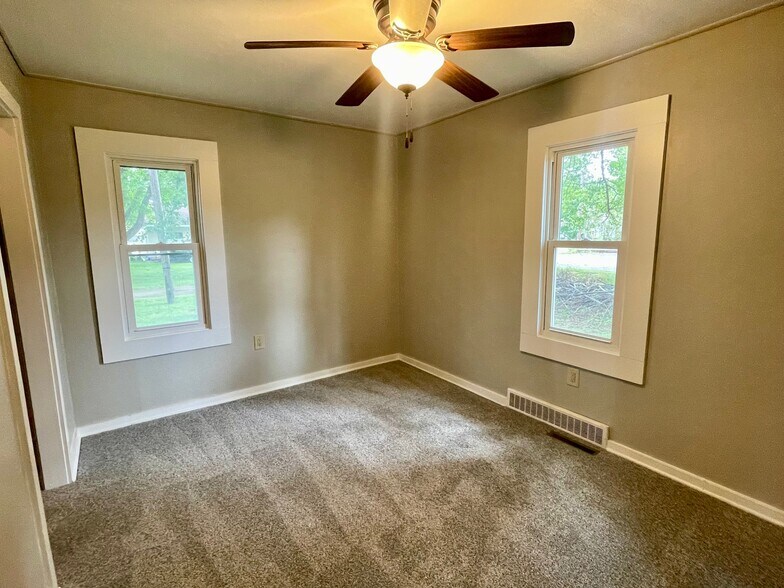 More Photos Of 844 Broadway St N, Menomonie Storefront Retail Residential For Sale