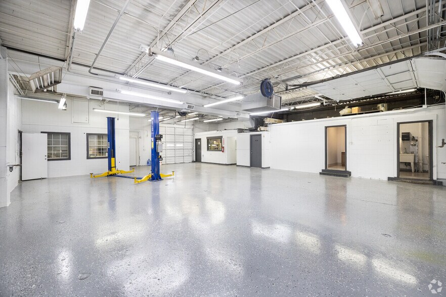 More Photos Of 5018 Euclid Rd, Virginia Beach Service For Lease