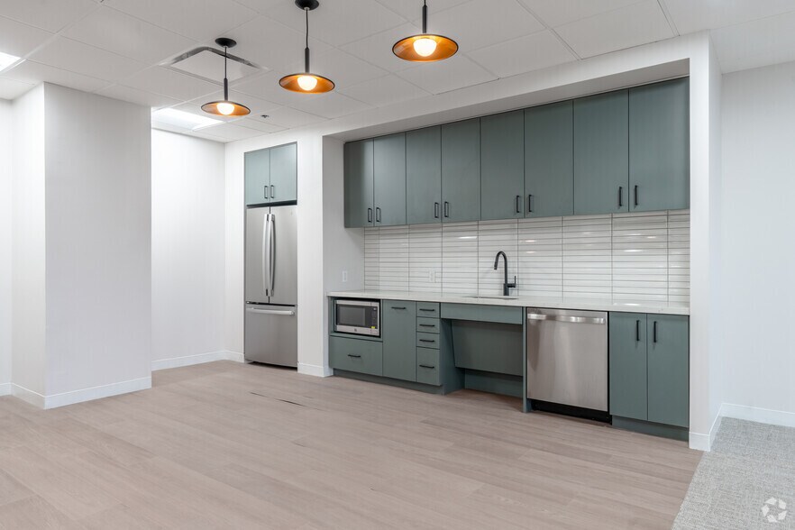 More Photos Of 17304 Preston Rd, Dallas Unknown For Lease