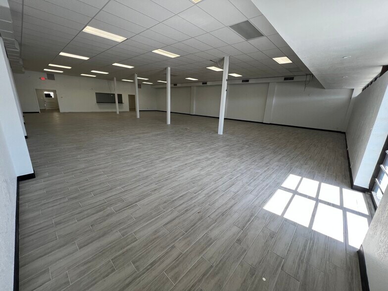 More Photos Of 3435 30th Ave N, Saint Petersburg Freestanding For Lease