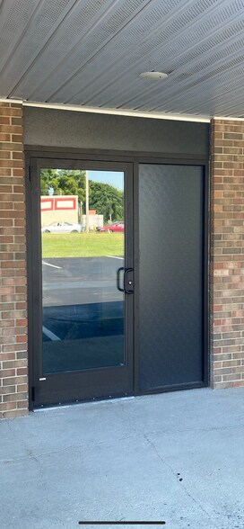 More Photos Of 605 E Center St, Marion Office For Sale