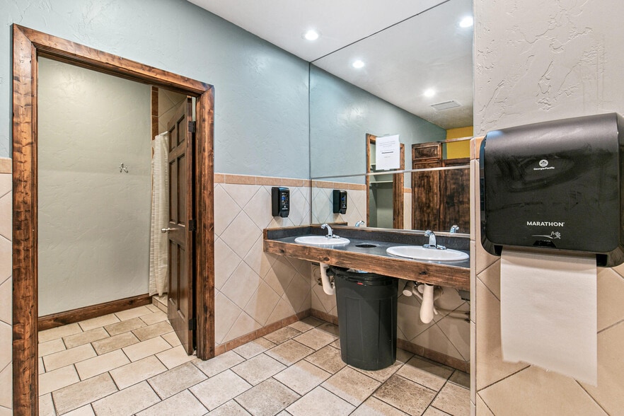 More Photos Of 991 Platte River Blvd, Brighton Storefront For Sale