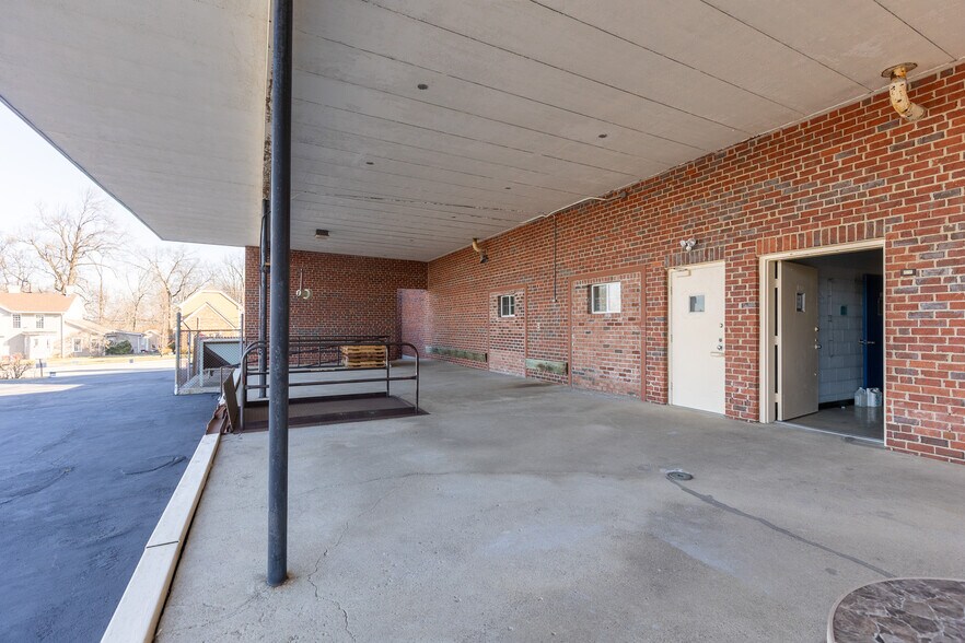 More Photos Of 20 Iron Gate Park Dr, Centerville Storefront Retail Office For Sale