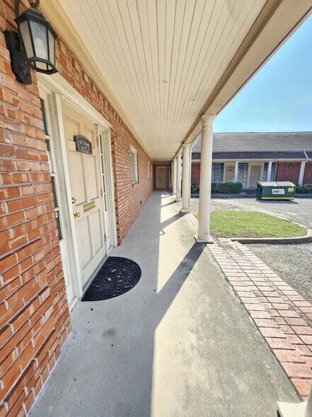 More Photos Of 1027 Main St, Pasadena Medical For Sale