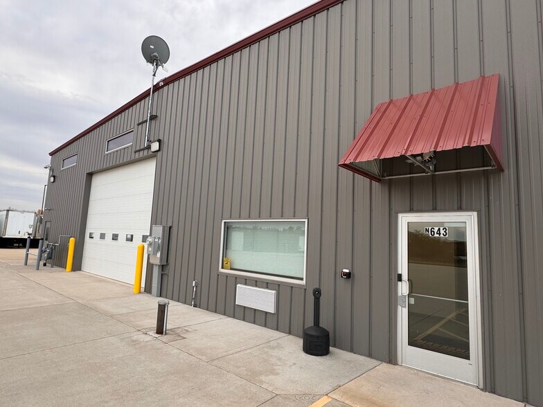 More Photos Of N643 Boulder Rd, Watertown Distribution For Sale