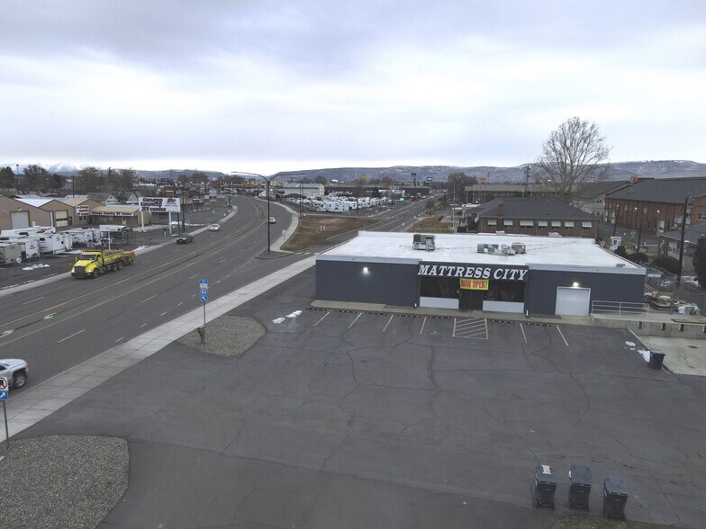 More Photos Of 3001 Main St, Union Gap Freestanding For Lease