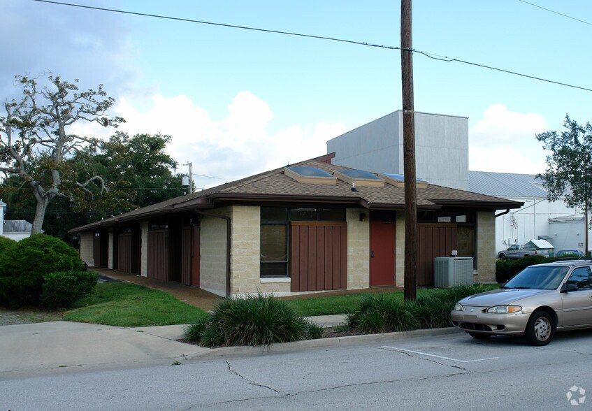 More Photos Of 405 Downing St, New Smyrna Beach Medical For Sale