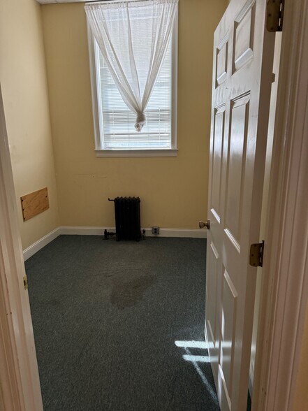 More Photos Of 419 Lincoln St, Marlborough Light Manufacturing For Lease