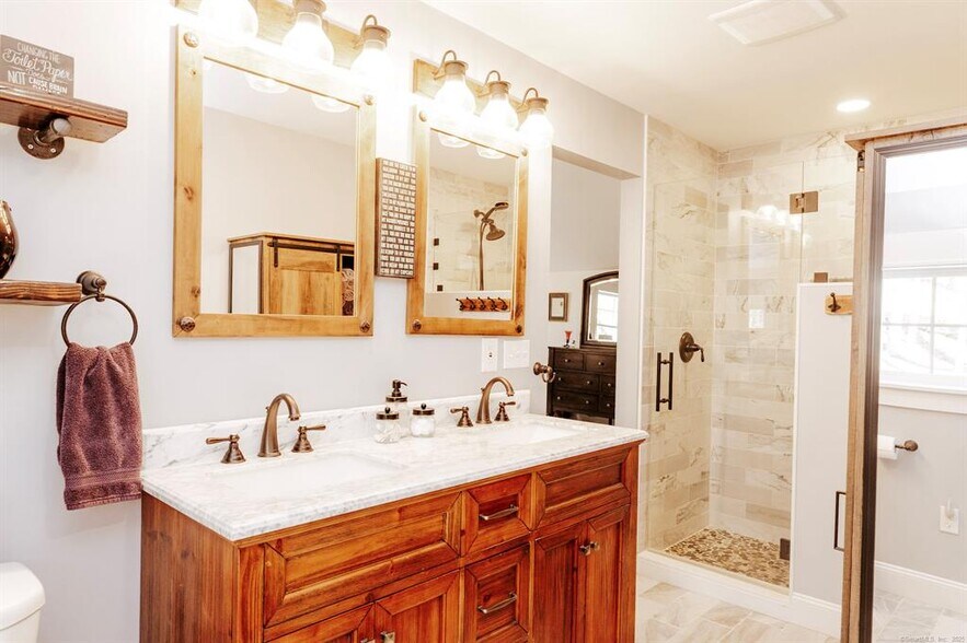 More Photos Of 42 Hyde Rd, Brooklyn Hospitality For Sale