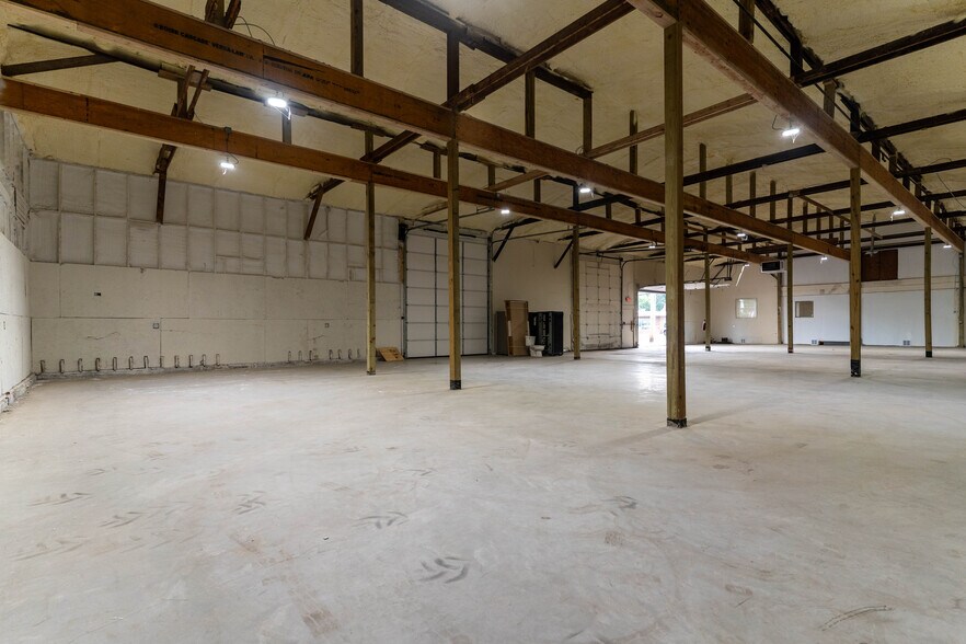 More Photos Of 415 S Kansas Ave, Olathe Warehouse For Lease