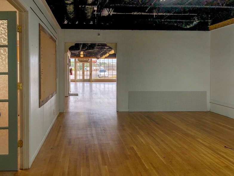 More Photos Of 4292 Railroad Ave, Tucker Storefront For Sale
