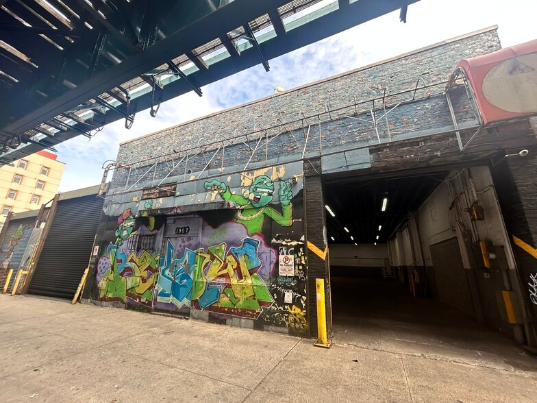 Primary Photo Of 1903 Broadway, Brooklyn Warehouse For Lease
