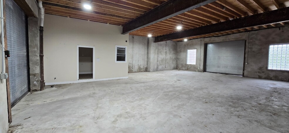 More Photos Of 2916 N Croskey St, Philadelphia Flex For Sale