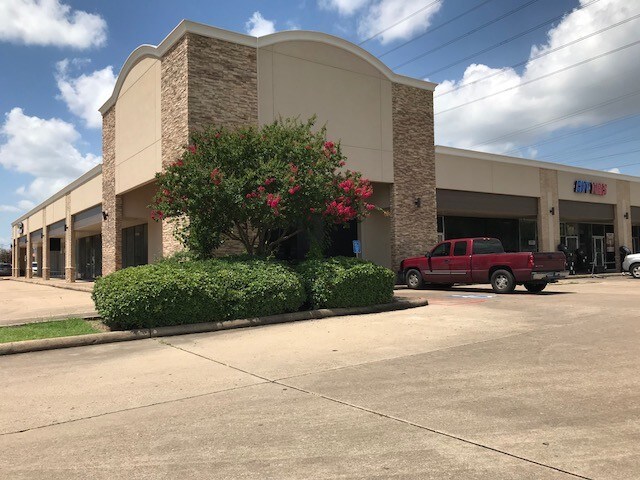 More Photos Of 6100-6198 Wilcrest Dr, Houston Unknown For Lease