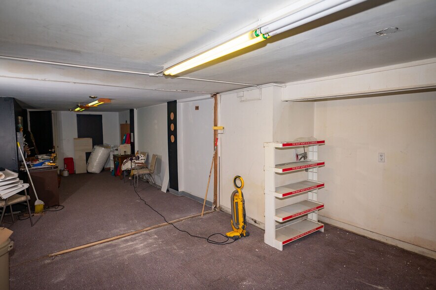 More Photos Of 56 N Plank Rd, Newburgh Freestanding For Sale