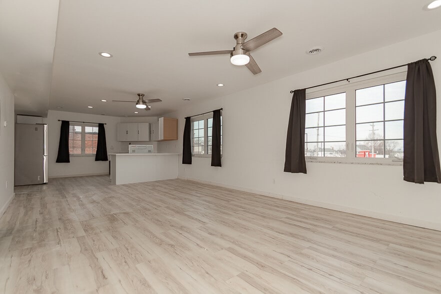 More Photos Of 5393 Pearl Rd, Parma Office For Sale