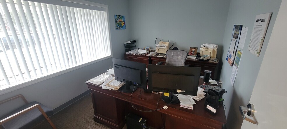 More Photos Of 6900 Barbour Rd, Riviera Beach Manufacturing For Lease