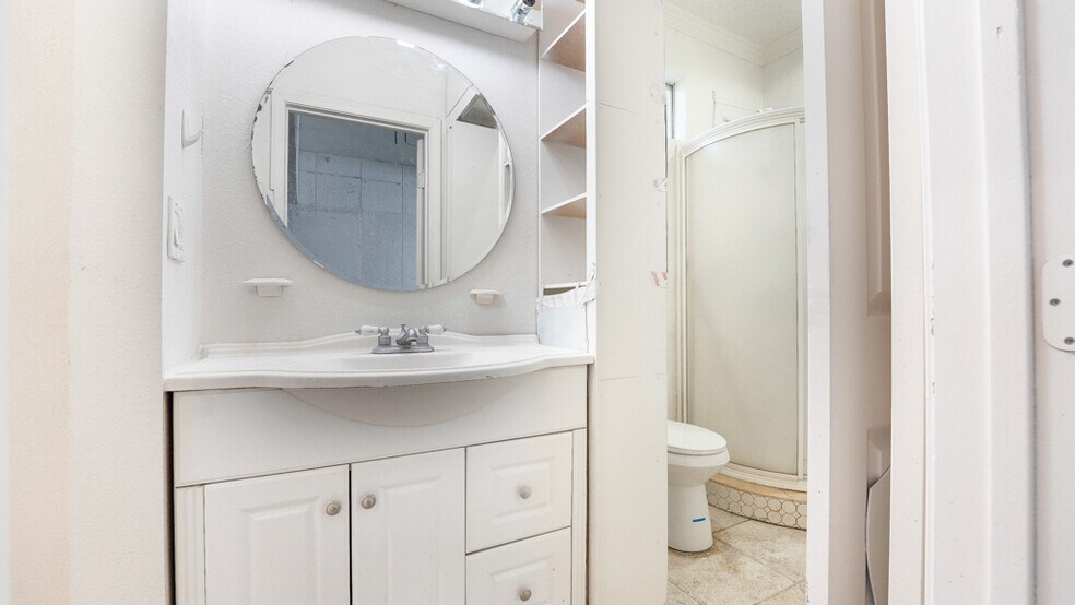 More Photos Of 343 N Clark Ave, Pomona Warehouse For Sale