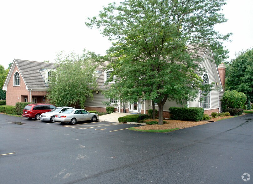 More Photos Of 201 E Dundee Rd, Palatine Office For Sale
