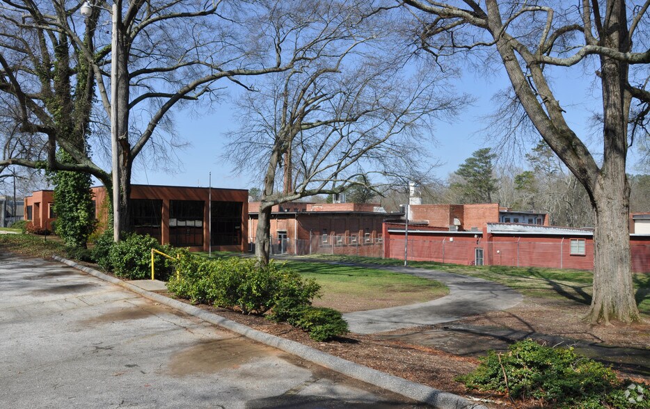 More Photos Of 600 S Broad St, Monroe Manufacturing For Lease