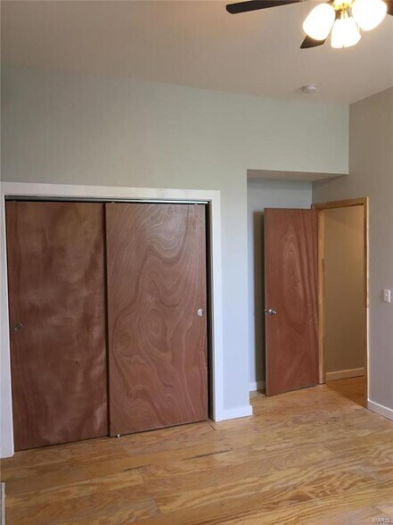 More Photos Of 7714-7718 S Broadway, Saint Louis Coworking Space