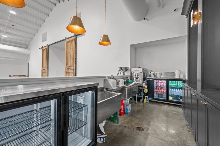 More Photos Of 6644 TX-61, Anahuac Theater Concert Hall For Sale