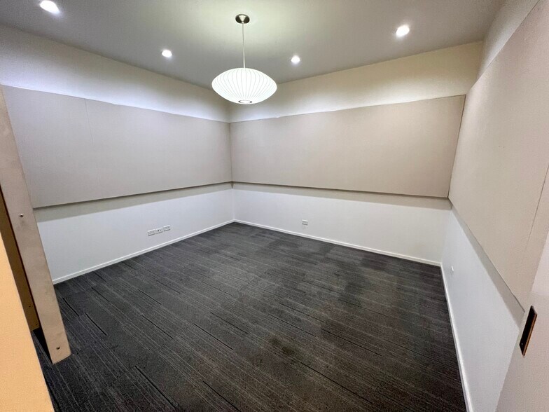 More Photos Of 108-110 W Kinzie St, Chicago Office Residential For Sale