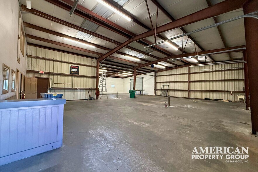 More Photos Of 6099 Deacon Rd, Sarasota Warehouse For Lease