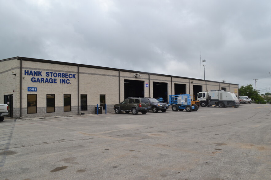 Primary Photo Of 15699 Tradesman Dr, San Antonio Showroom For Lease