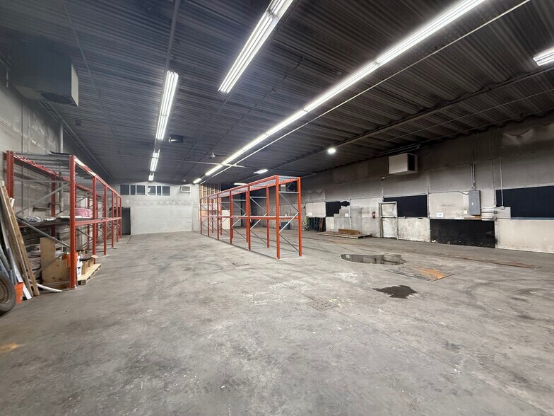More Photos Of 426 10 St N, Lethbridge Warehouse For Sale