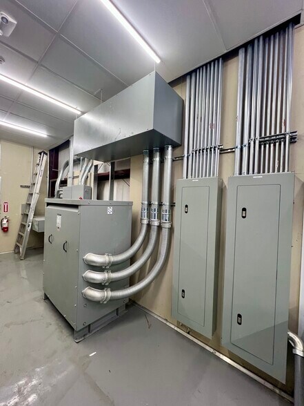 More Photos Of 6701 Tres Lagunas Dr, Houston Light Manufacturing For Sale