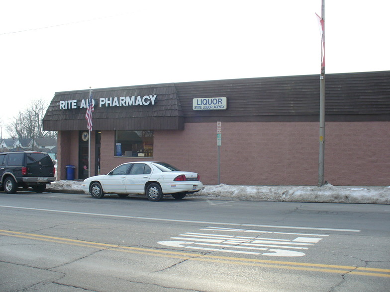 Primary Photo Of 130 S Detroit St, Kenton Drugstore For Lease