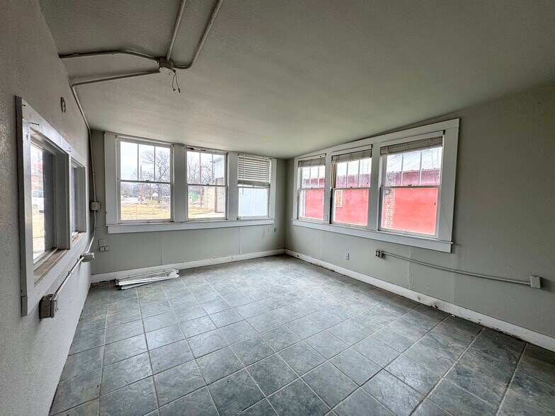 More Photos Of 608 W Wallace St, San Saba Restaurant For Sale