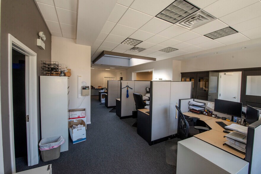 More Photos Of 1419 W Diversey Pky, Chicago Office For Sale