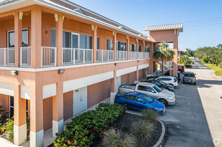 More Photos Of 3825 Beck Blvd, Naples Office For Sale