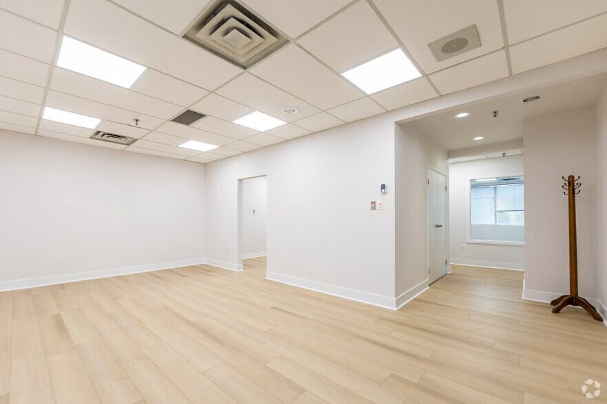 More Photos Of 2770 14th Ave, Markham Office For Lease