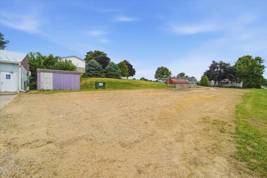 More Photos Of 407 Main St, Union Freestanding For Sale