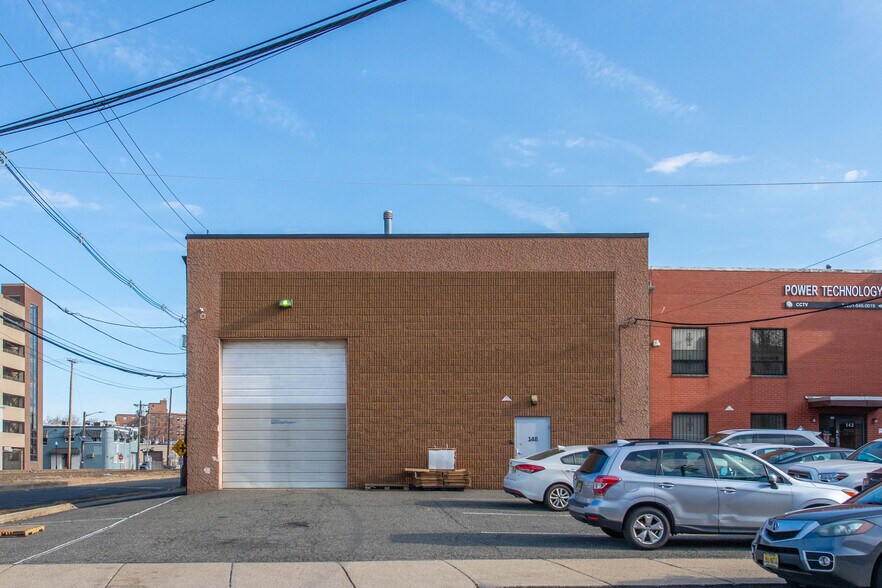 More Photos Of 148 Myer St, Hackensack Warehouse For Lease