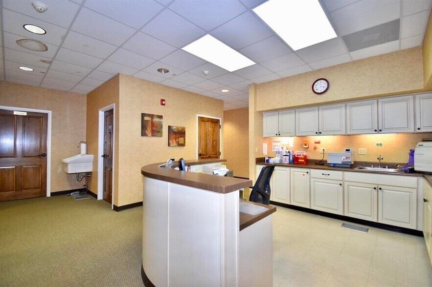More Photos Of 209 Oil Well Rd, Jackson Healthcare For Lease
