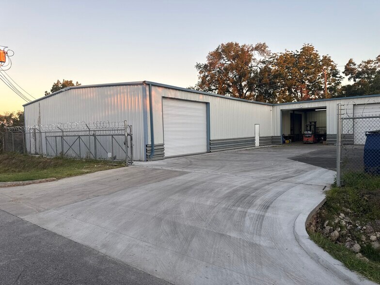 More Photos Of 4823 Winfield Rd, Houston Manufacturing For Lease