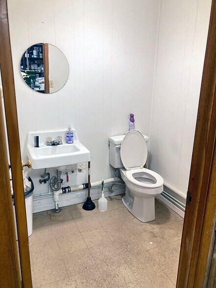 More Photos Of 220 E Main St, Belmond General Retail For Sale