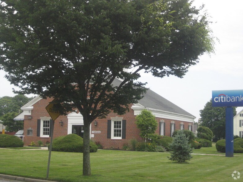 More Photos Of 835 Montauk Hwy, Bayport Bank For Lease